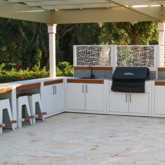 Western Australian Stonewood Outdoor Kitchen in Surf Mist