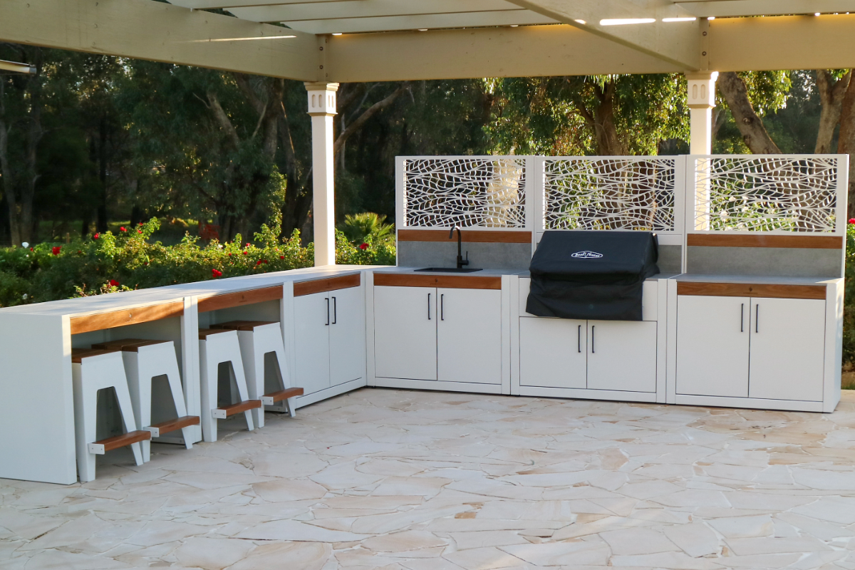 Western Australian Stonewood Outdoor Kitchen in Surf Mist